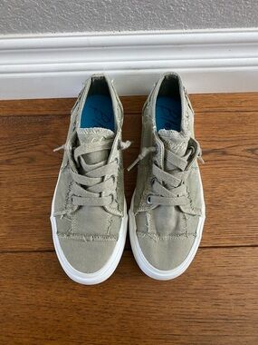 Women’s Blowfish Malibu Army Green Canvas Sneakers (7)